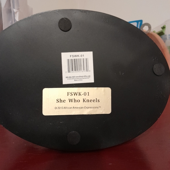 She Who Kneels Statue - Picture 3 of 3